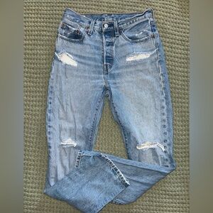 Levi’s Distressed straight leg blue Jeans